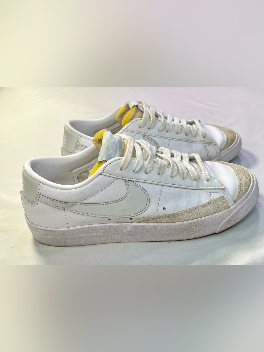 Nike Blazer Low ‘77 Sneakers Shoes White Suede Toe Foam Tongue 9